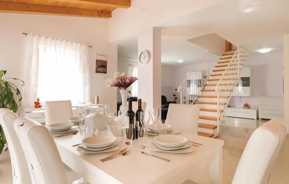 2 Bedroom Awesome Home In Rovinjsko Selo