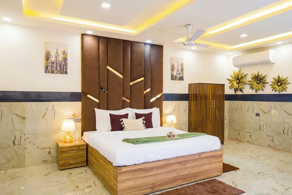 ELIVAAS Ivory Estate Pet-friendly Farm