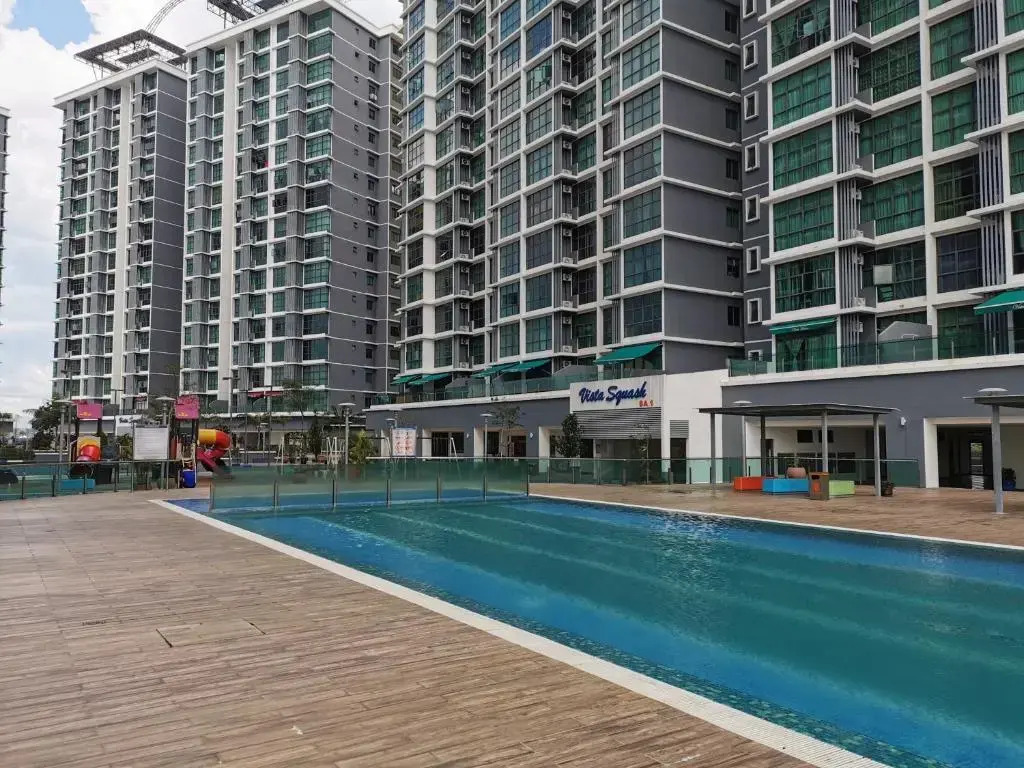 Vista Alam Studio Units - Pool, food court