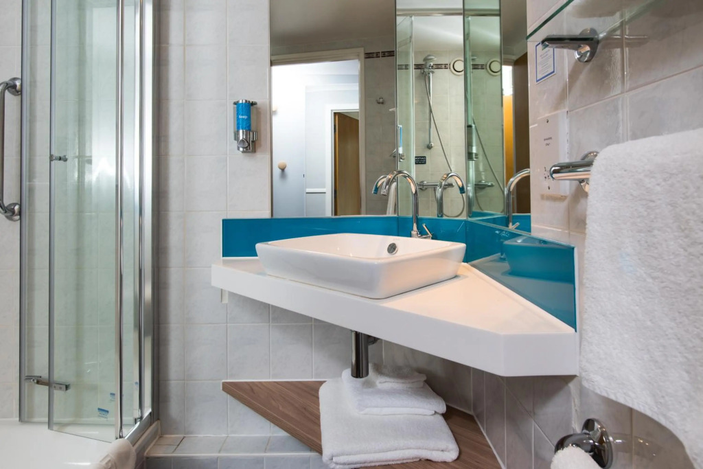 Holiday Inn Express London Luton Airport by IHG