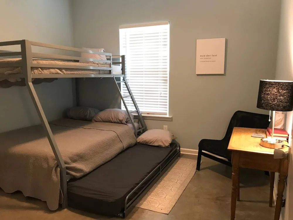Clean & Serene House Studio - easy onoff I-40