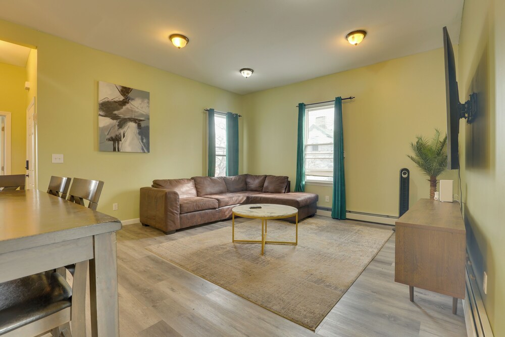 Easy NYC Access: Updated Apt Near Parks & Bay!