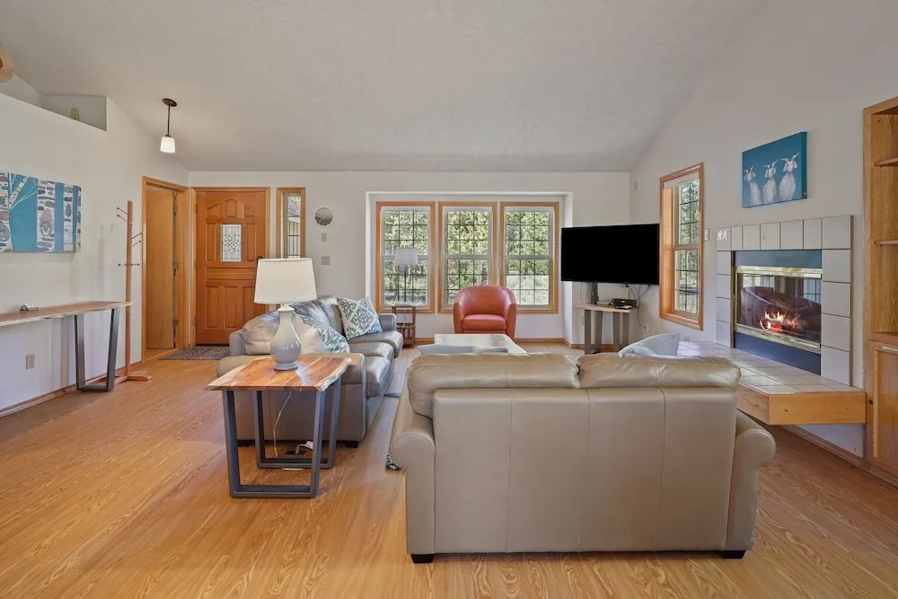 1 Sunrise 3 Bedroom Home by Redawning