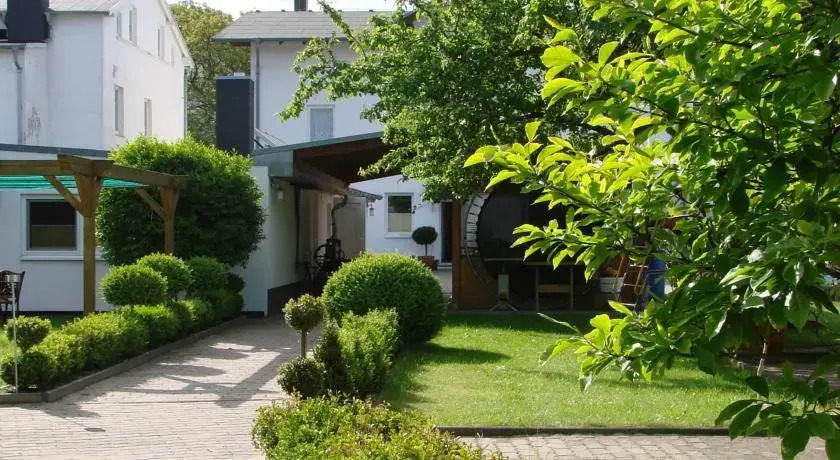 Pension Middel
