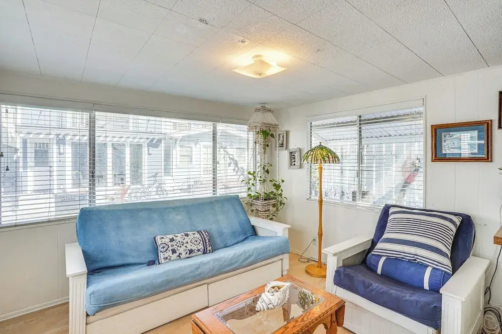 Quaint Avalon Cottage < Half-mi to Beaches!