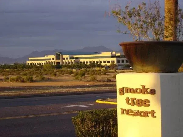 SmokeTree Resort and Bungalows