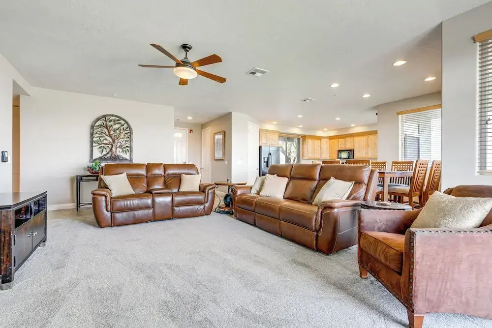 Pool Access & Patio! Resort-style St George Condo