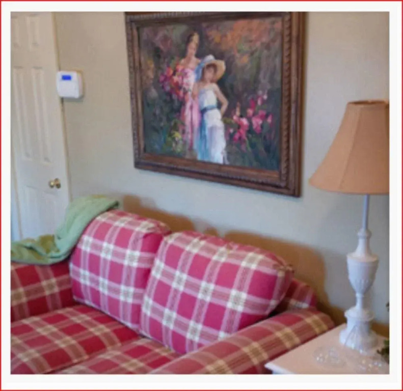 Jeni J's Gifts and Guest Houses