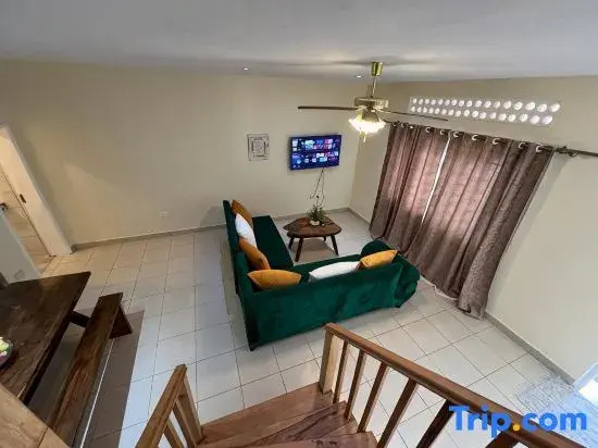 Luxury Lakeview flat 8 mins from Speke Resort