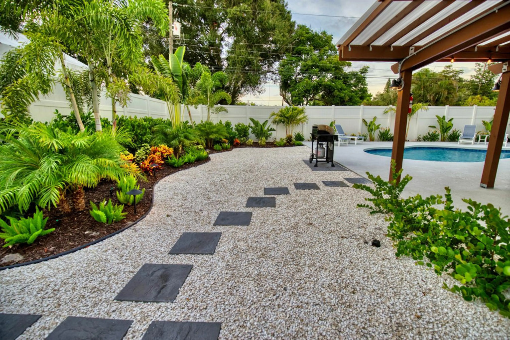 Peaceful, Hot Tub, Near Siesta Key, 3 Bed, 2 Bath