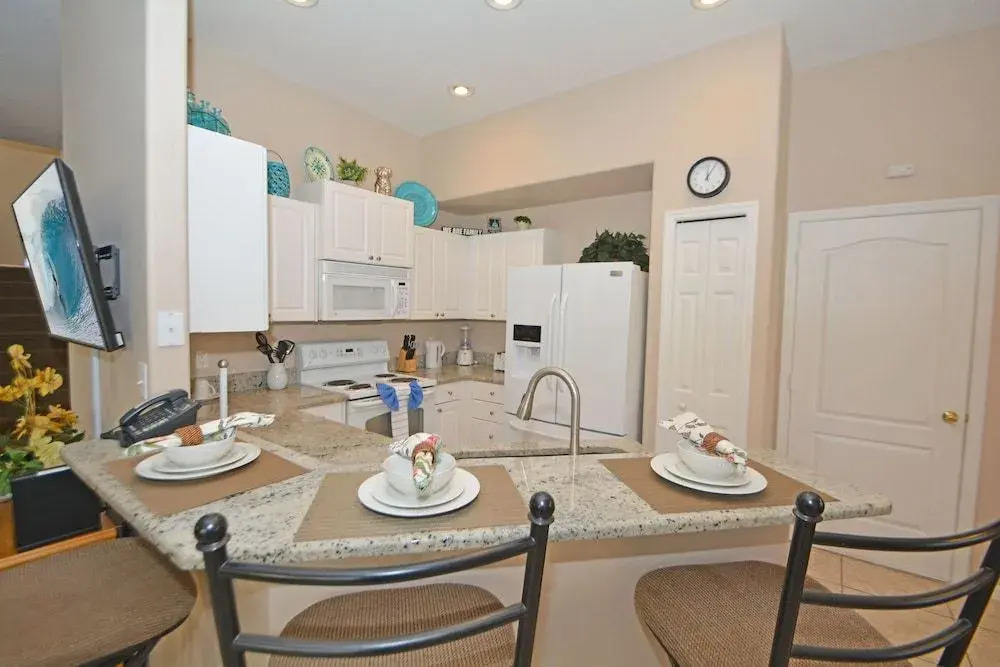 731 Sunbright Villa 5 Br villa by RedAwning
