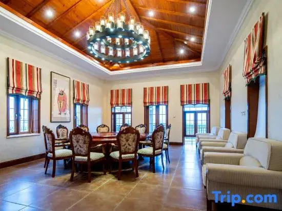 Deep in the mountains, Moon River Villa, a wild luxury holiday homestay