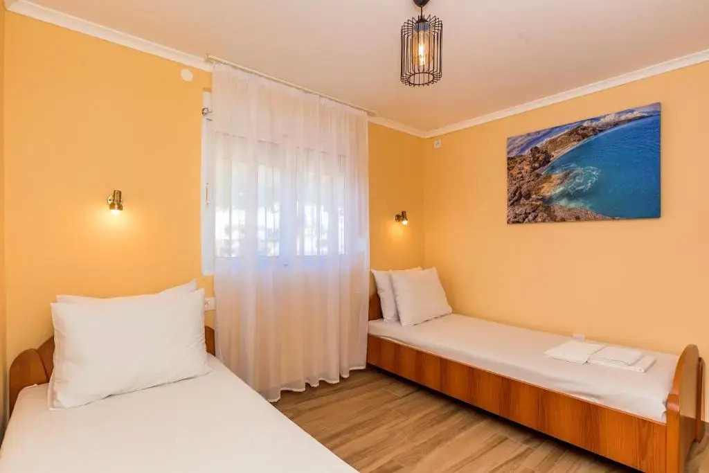 Apartments and Rooms Sole Mar