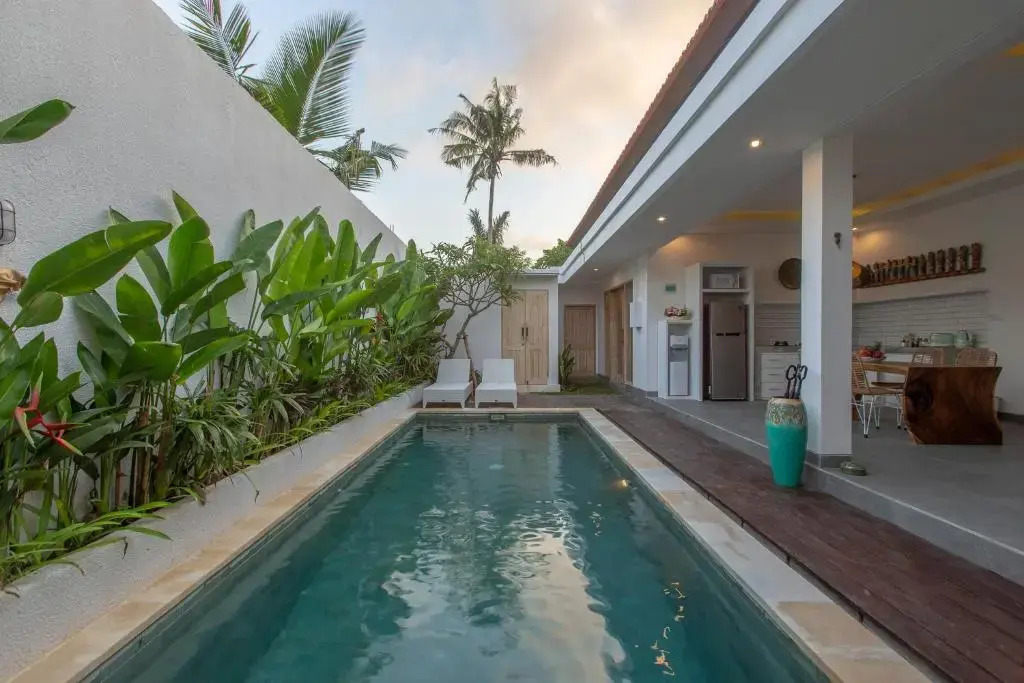 Spacious 4BR Private Estate w-Big Garden and Pool Central Seminyak
