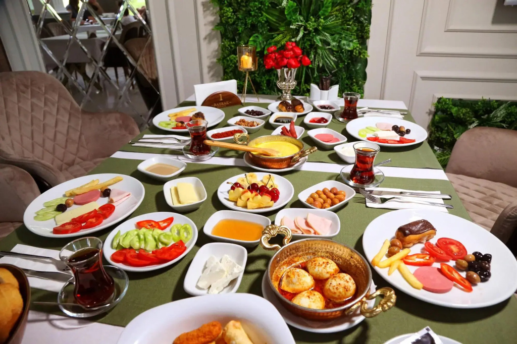 Bayrak Grand Hotel