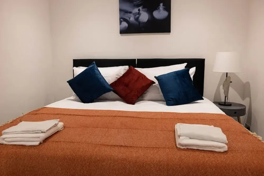 3bed Apt -city-8guests-freeparking-fastwifi