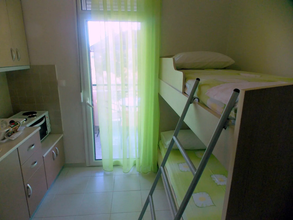 Nikos Apartments