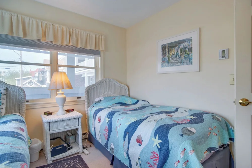 Breezy Oak Bluffs Condo - Steps to Inkwell Beach!
