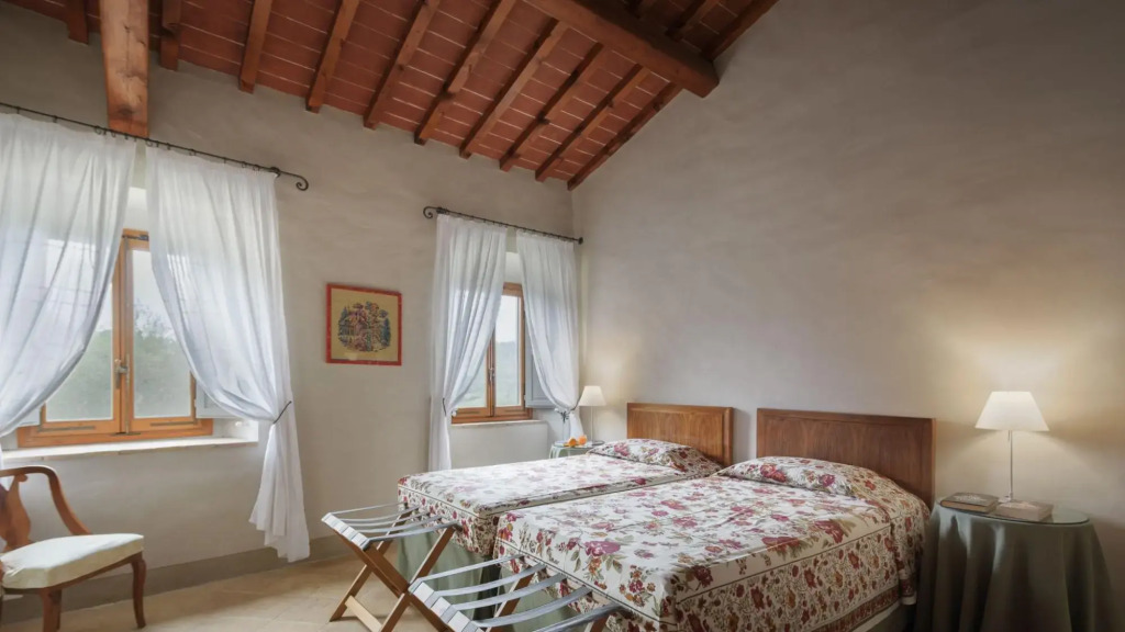 Luxury villa just 14 km from Florence. Sleeps 16 with hydromassage, sauna & gym!-Villa Il Forte