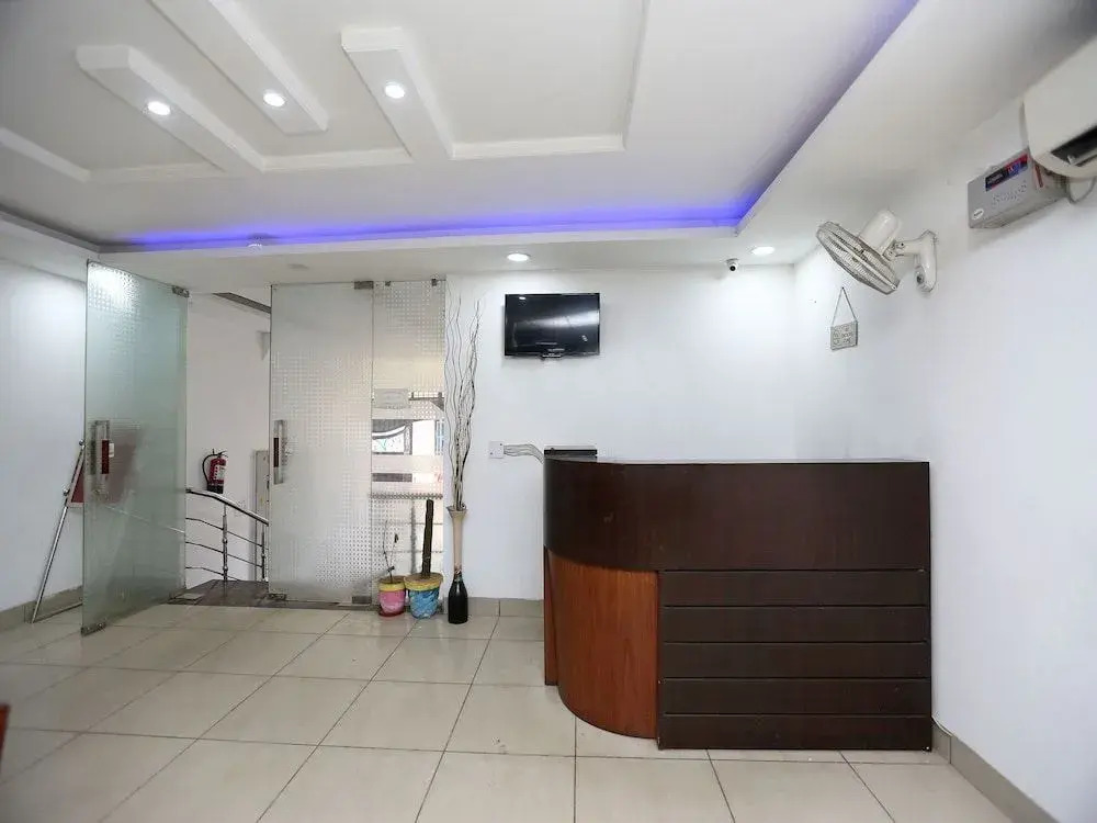 OYO 15674 Mahak Residency
