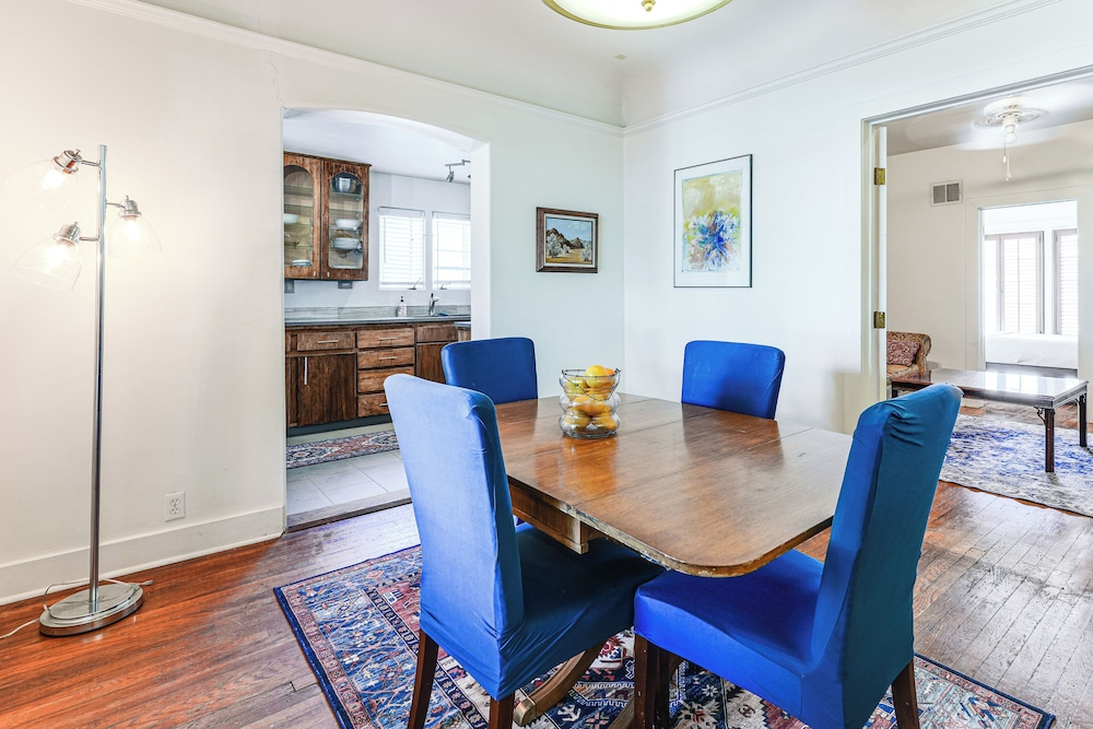 Near Restaurants + Light Rail: Phoenix Getaway