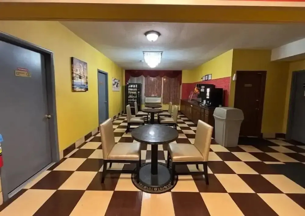 Отель Элмвуд-Парка Townhouse Inn & Suites