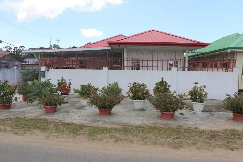 Dubbel woonhuis Selderiestraat Paramaribo