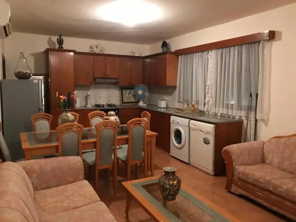Pomos Small Sunny House