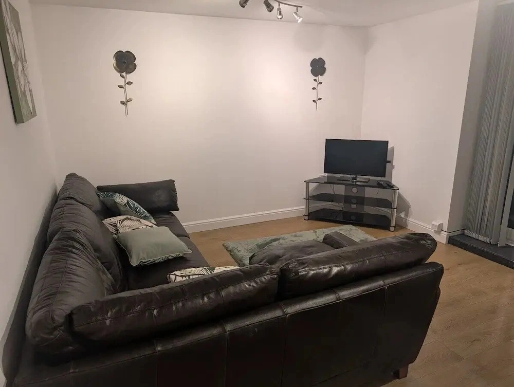 Bayview 1-bed Swansea Retreat