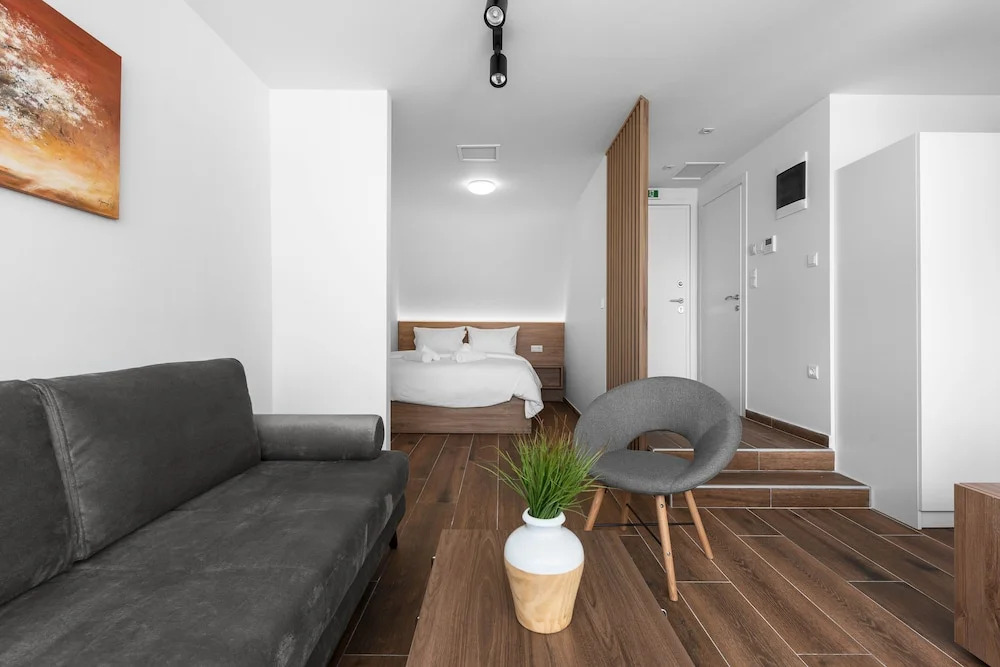 Ultima Suites, Nilie Hospitality MGMT