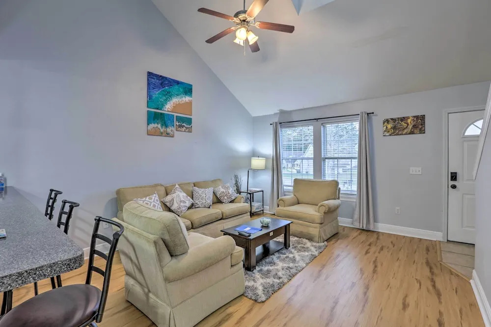 Tidy Tallahassee Townhome ~ 7 Mi to Downtown!