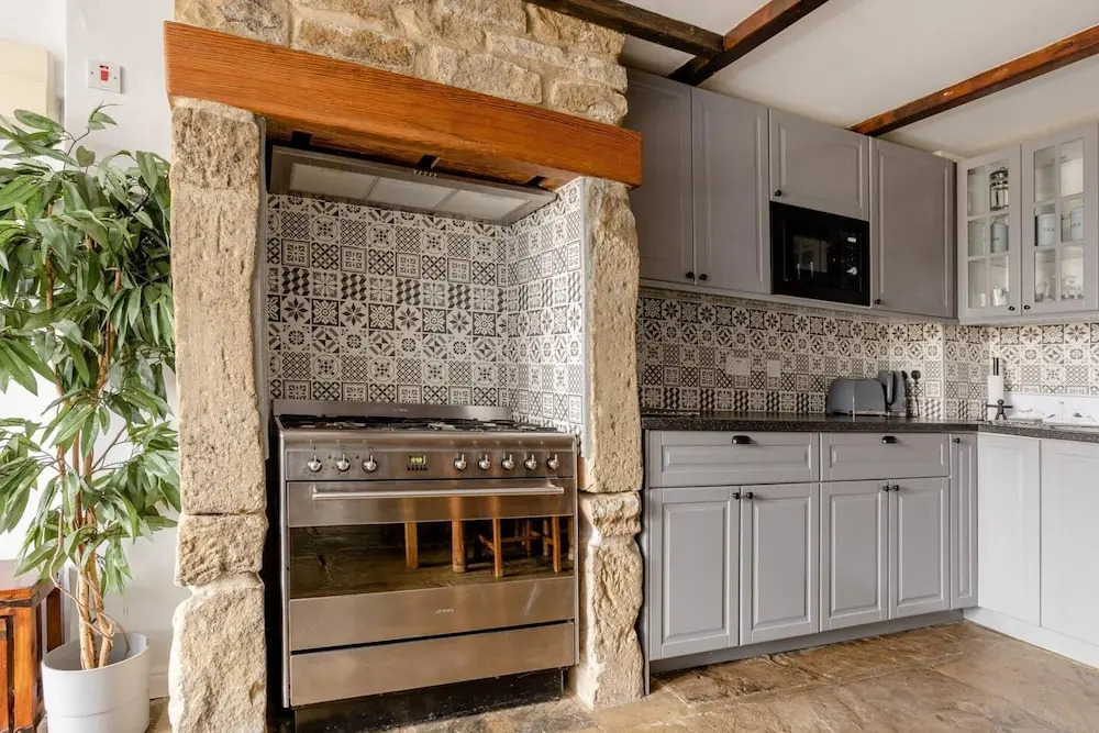 Oldmill-2bed-sleeps6-privategarden-optionalhottub