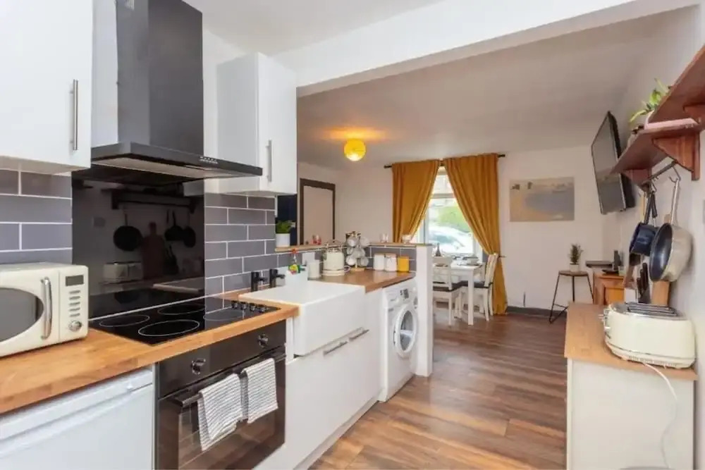 1 Bedroom Scottish Cottage-on Street Parking