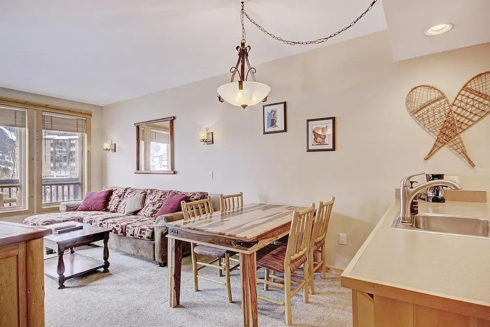 Tx202 Taylors Crossing 1 Bedroom Condo by RedAwning