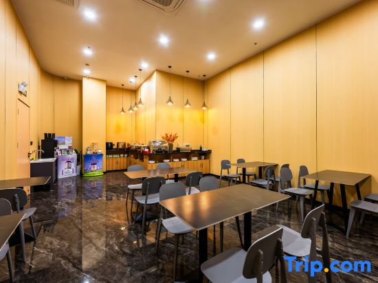Sakura Hotel (Kunshan Zhaofeng Road Subway Station)