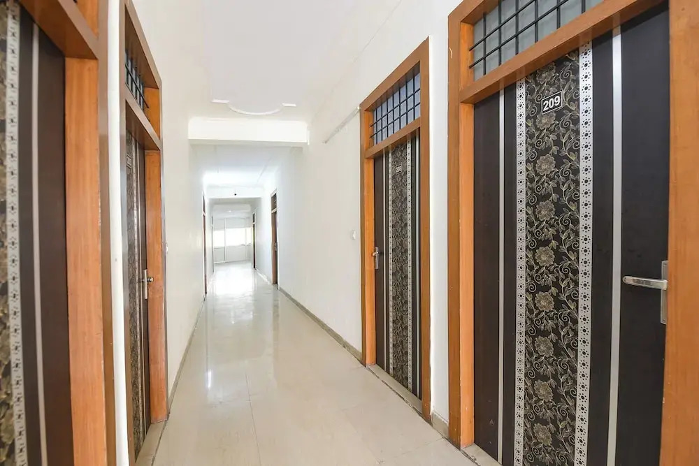 Fabhotel Divine