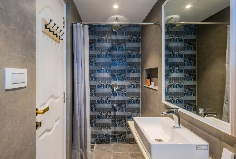 5bhk With Pool 1 5 km From Thalassa Casa Amour