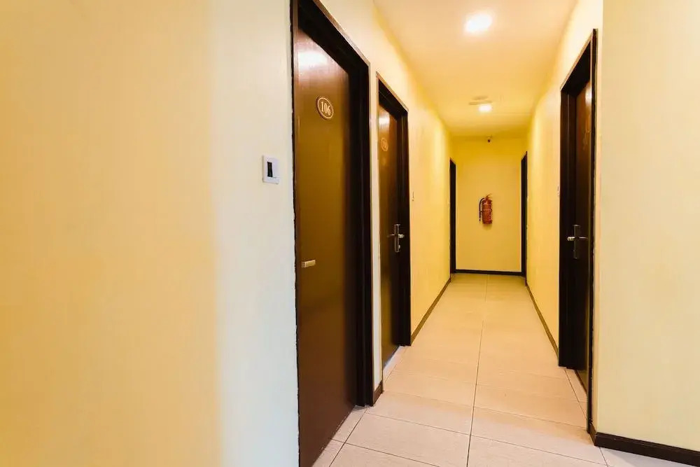OYO 90206 Parkland Residence Condominium