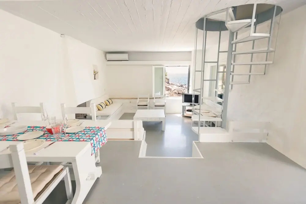 White Sun maisonette overlooking the sea
