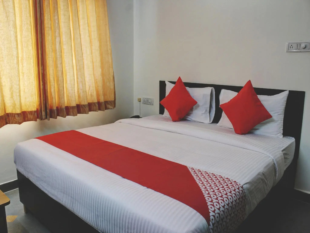 OYO 13670 Skylark Service Apartment
