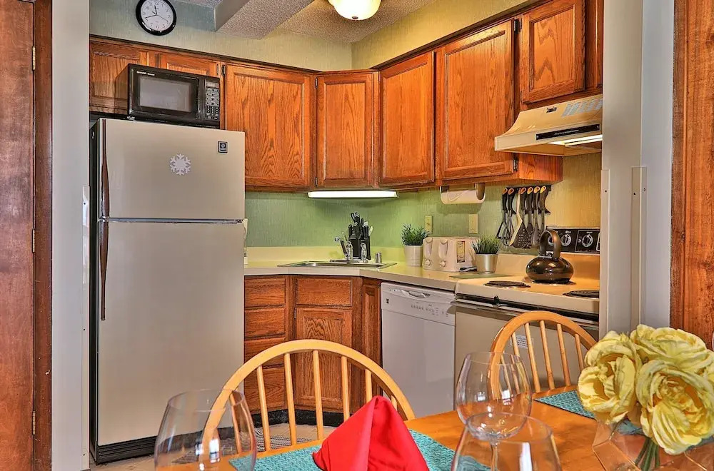 "roomy" Mountain Green 3BR Condo w/ Amenities 3b14