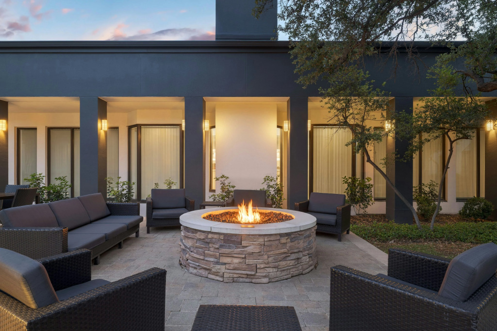 Courtyard by Marriott Dallas-Fort Worth/Bedford