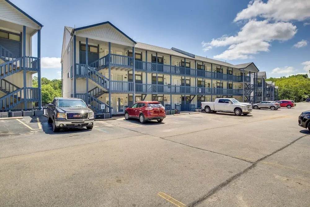 Condo w/ Community Pool & Boat Ramp in Osage Beach
