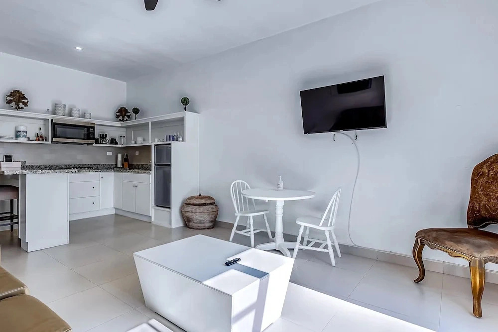 Dog-friendly Suite With Kitchenette, Heated Outdoor Pool, Hot Tub, Terrace, AC