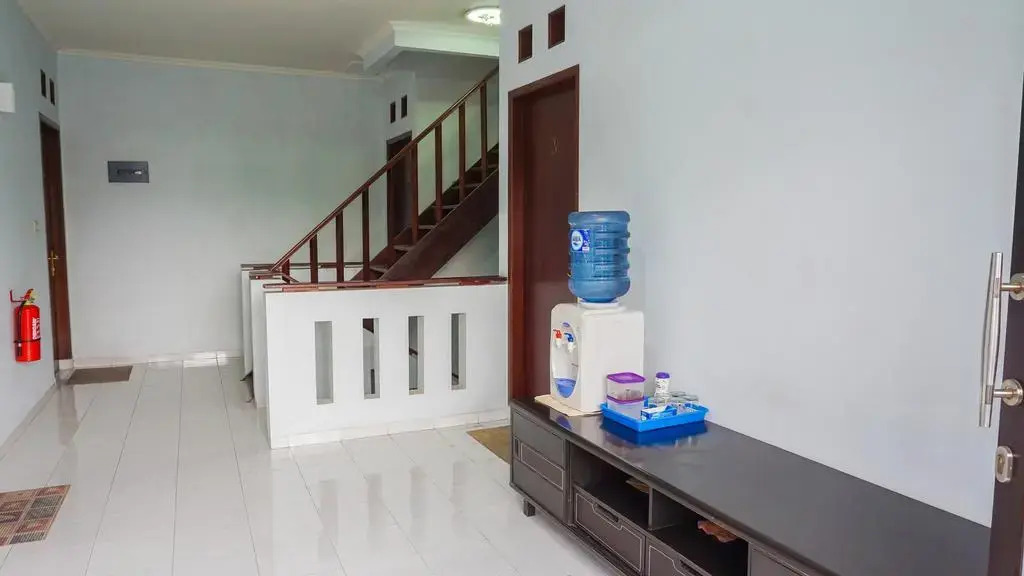 SPOT ON 1792 Roemah Nenekoe Guest House