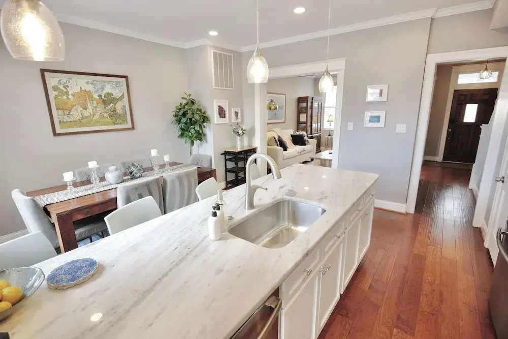 Terrific Family Townhouse + Parking x 2 Cars