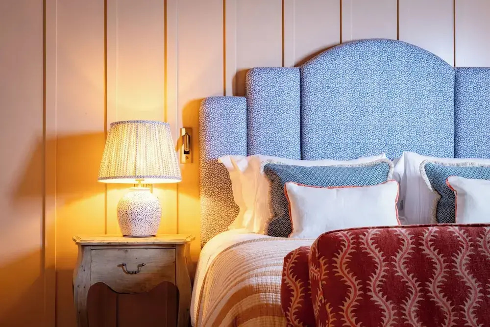 The Coat and Bear - A Heartwood Inn