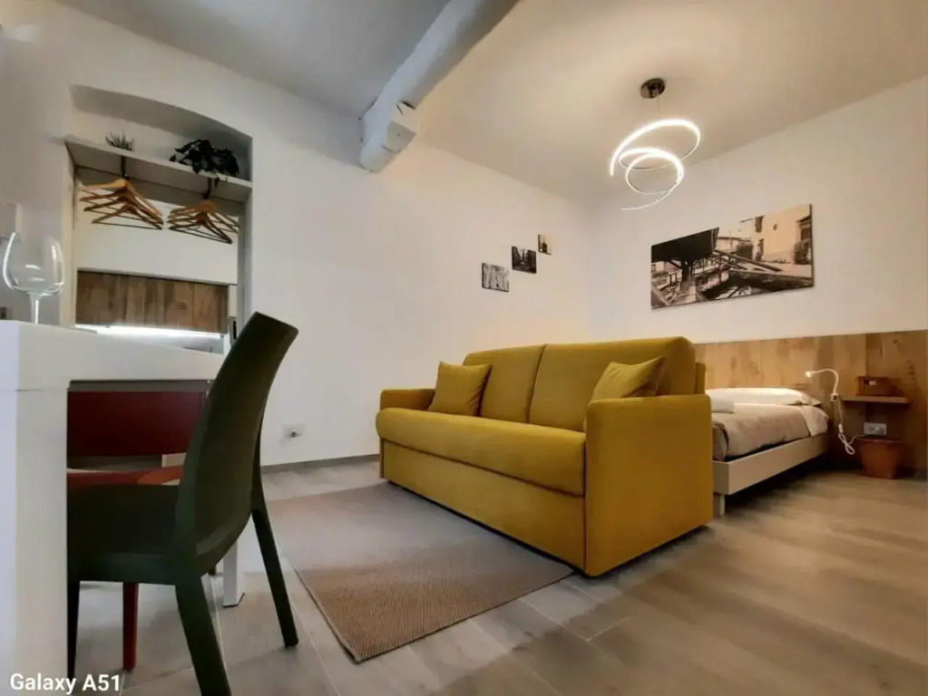 Unique 4 Storey House on Naviglio 4Bd, 4Bt