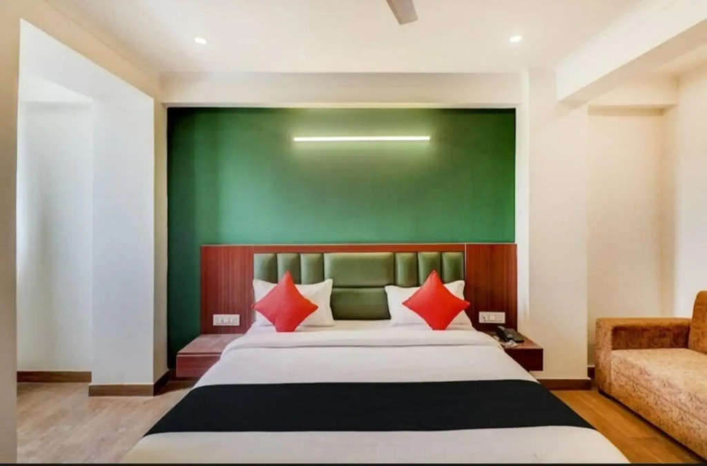 OYO 87426 Lime Tree Dwarka Sec 21 Metro Near