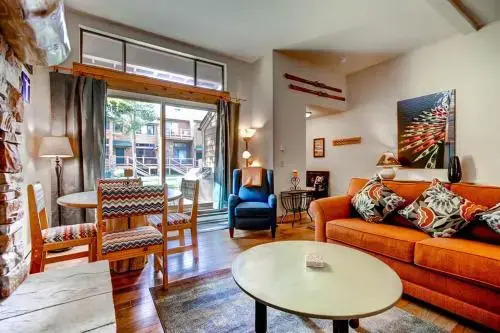 Cedars 18 - Ski-In/Ski-Out Apartment